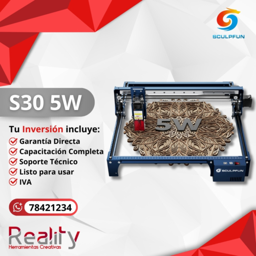 Máquina láser Sculpfun S30 5W grabando diseño decorativo en madera con estructura azul metálica, incluye garantía directa, capacitación y soporte técnico completo
